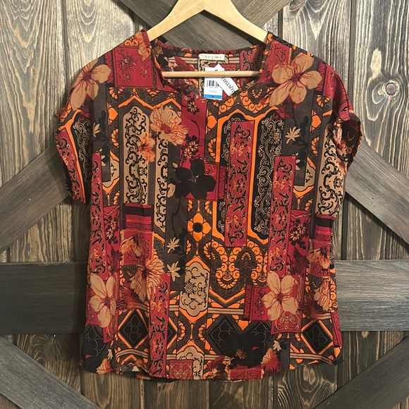 NWT Women’s printed top medium - Picture 1 of 3